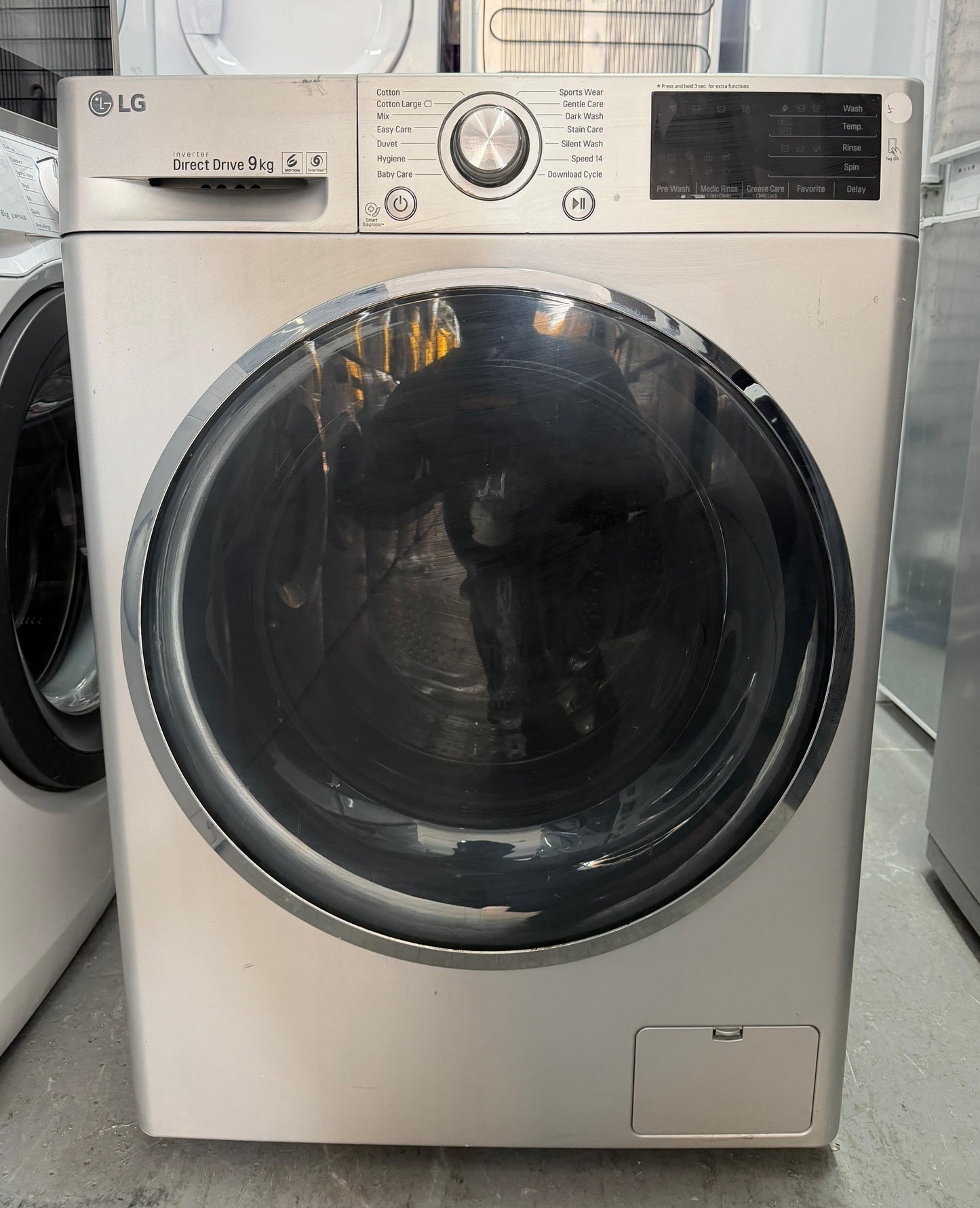 Refurbished LG FH4U2VCN4 9Kg 1400RPM Washing Machine – Silver