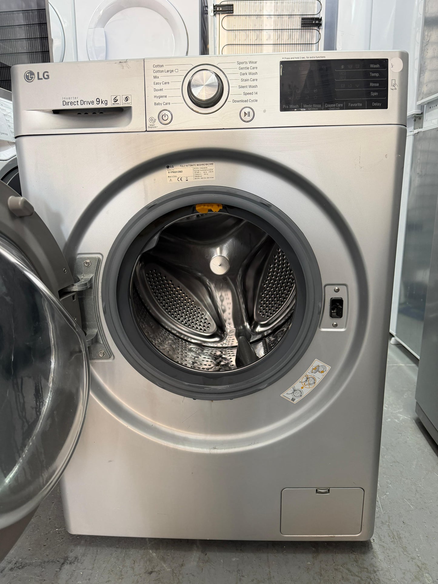 Refurbished LG FH4U2VCN4 9Kg 1400RPM Washing Machine – Silver