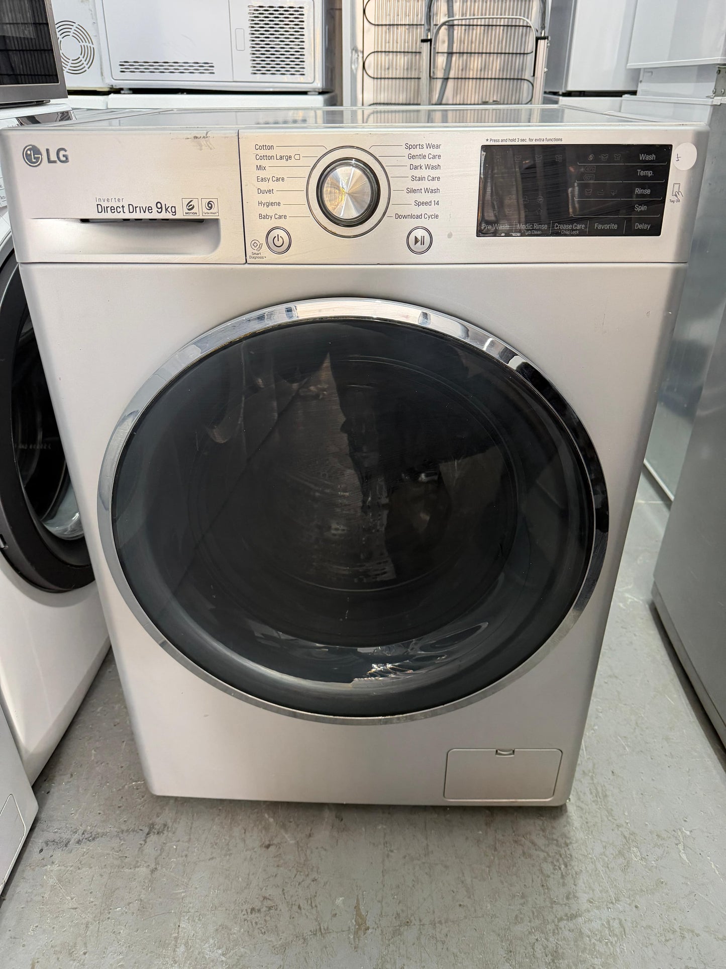 Refurbished LG FH4U2VCN4 9Kg 1400RPM Washing Machine – Silver