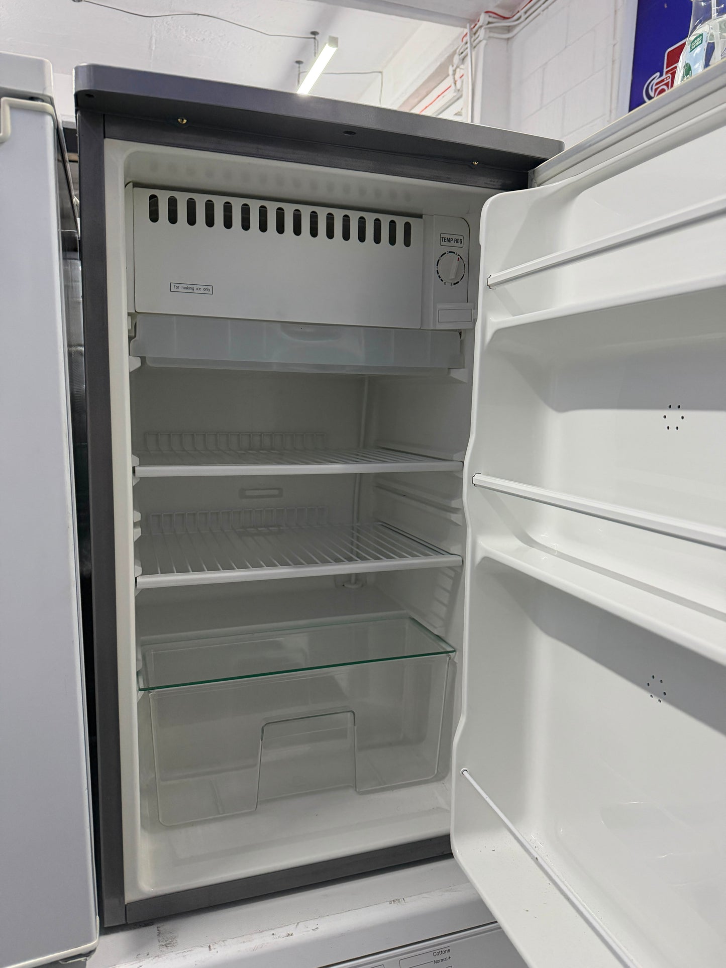 Refurbished Fridgemaster MTRR110 98 L Under Counter Fridge - Silver