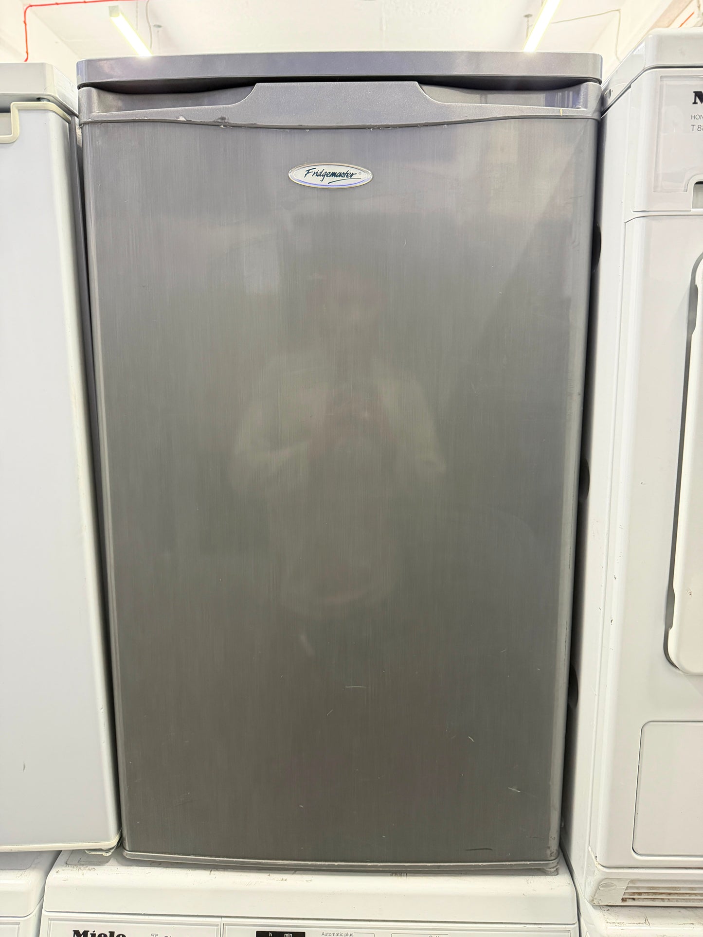 Refurbished Fridgemaster MTRR110 98 L Under Counter Fridge - Silver