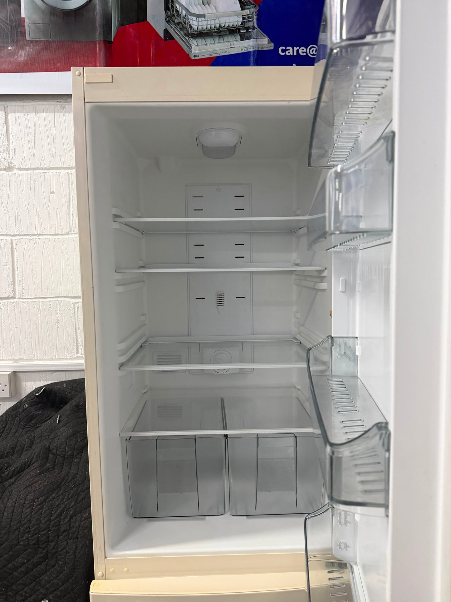 Refurbished Bush BFFF60C 251 L 60/40 Fridge Freezer - Cream