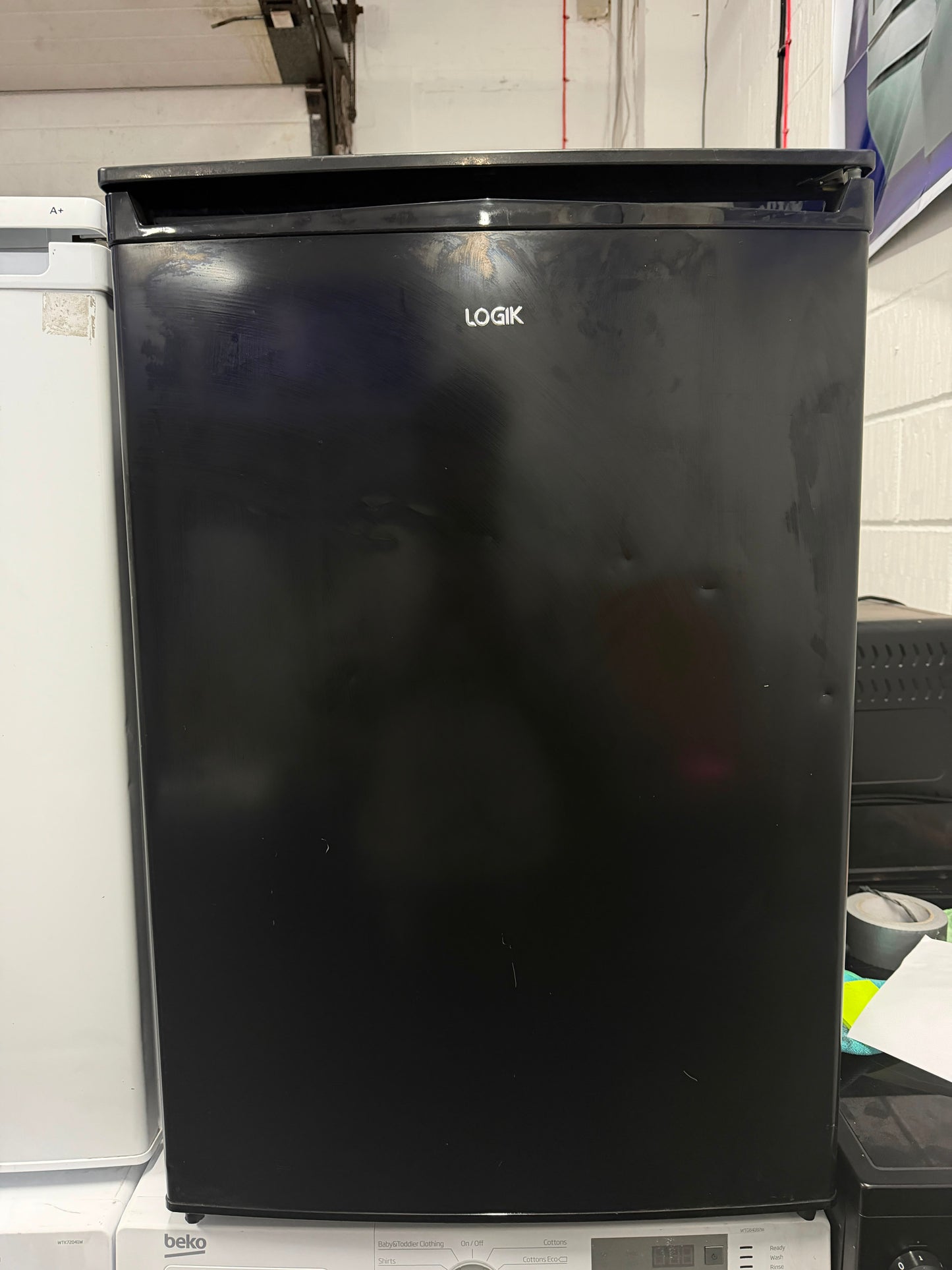 Refurbished Logik LUL55B23 Undercounter Fridge - Black 131 Litre