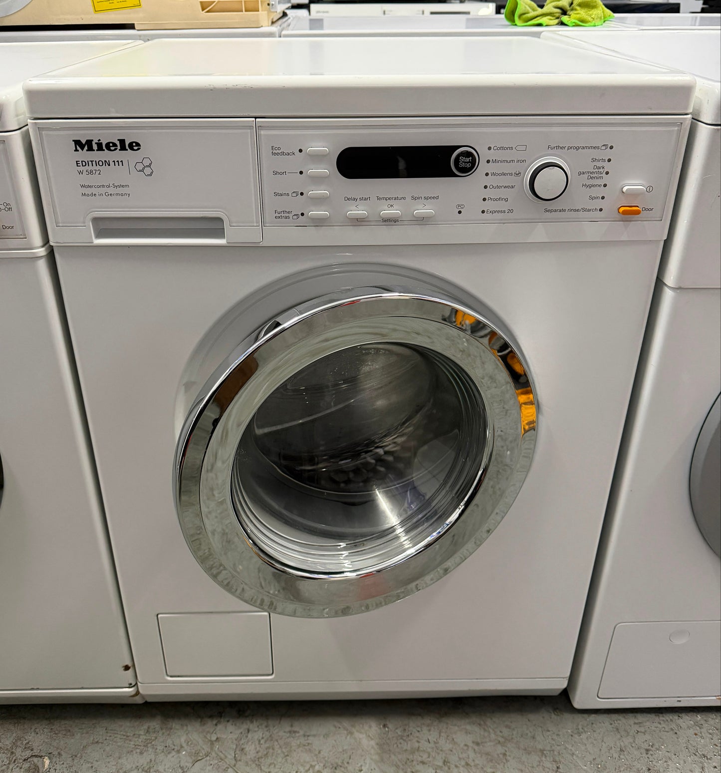 Refurbished Miele W5872 Edition 111 8kg 1600rpm Washing Machine - White