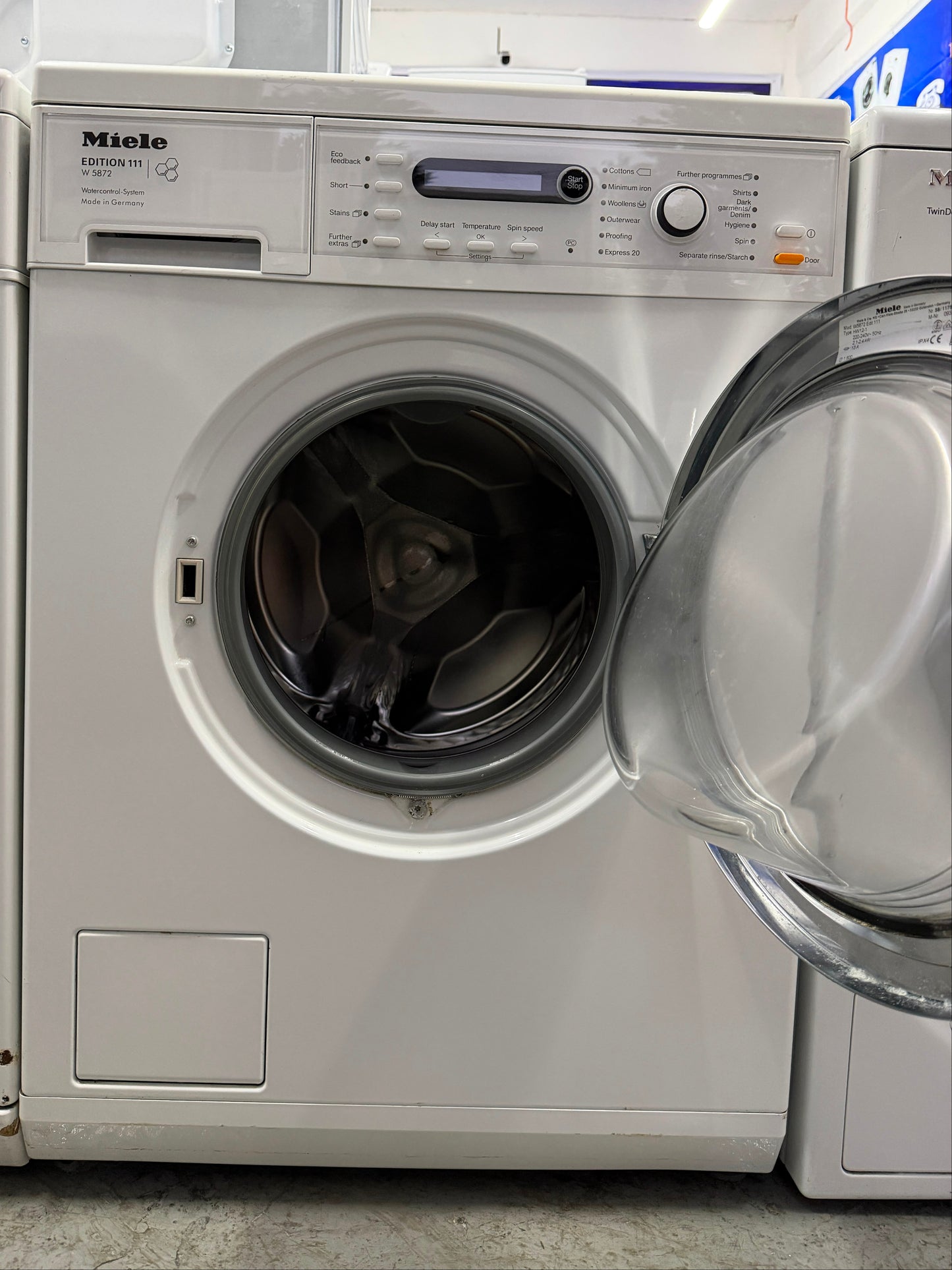 Refurbished Miele W5872 Edition 111 8kg 1600rpm Washing Machine - White