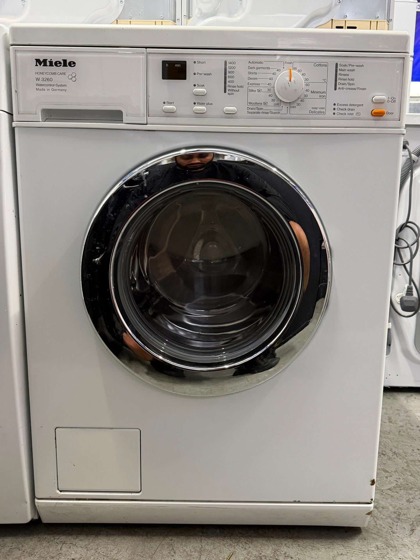 Refurbished Miele W3240 6kg 1400rpm Freestanding Washing Machine - White