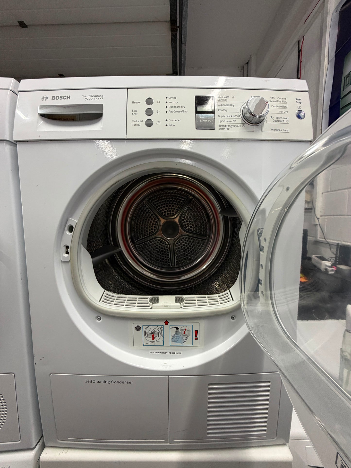 Refurbished Bosch WTW863S0GB Series 6 7kg Heat Pump Tumble Dryer - White