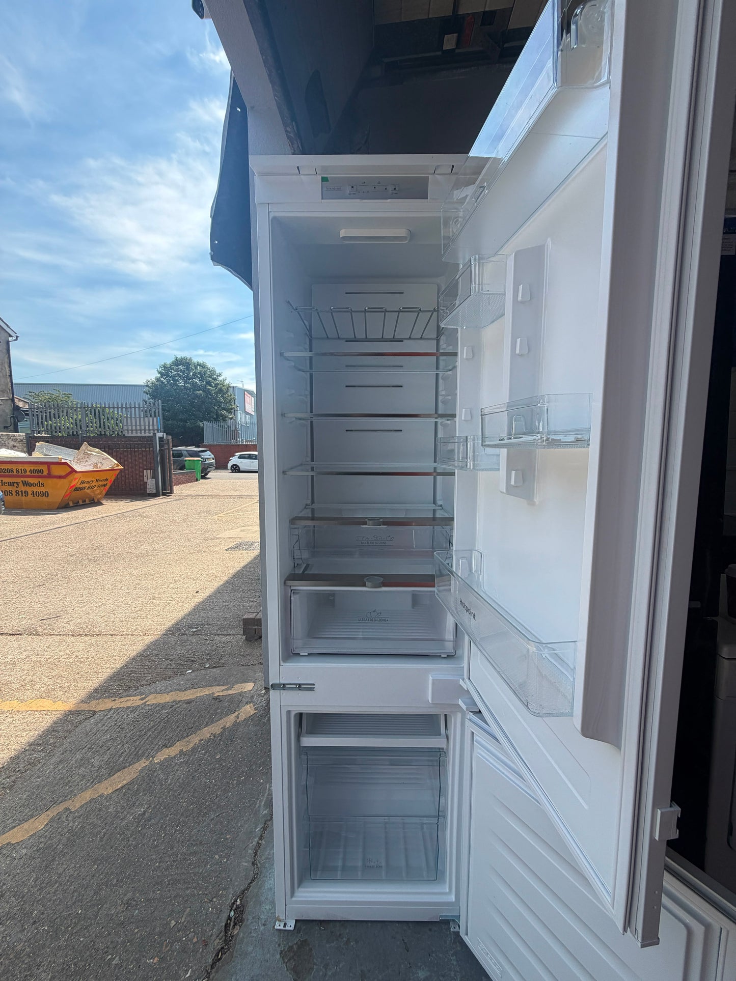 Refurbished Lamona LAM6381 Integrated Fridge Freezer – White