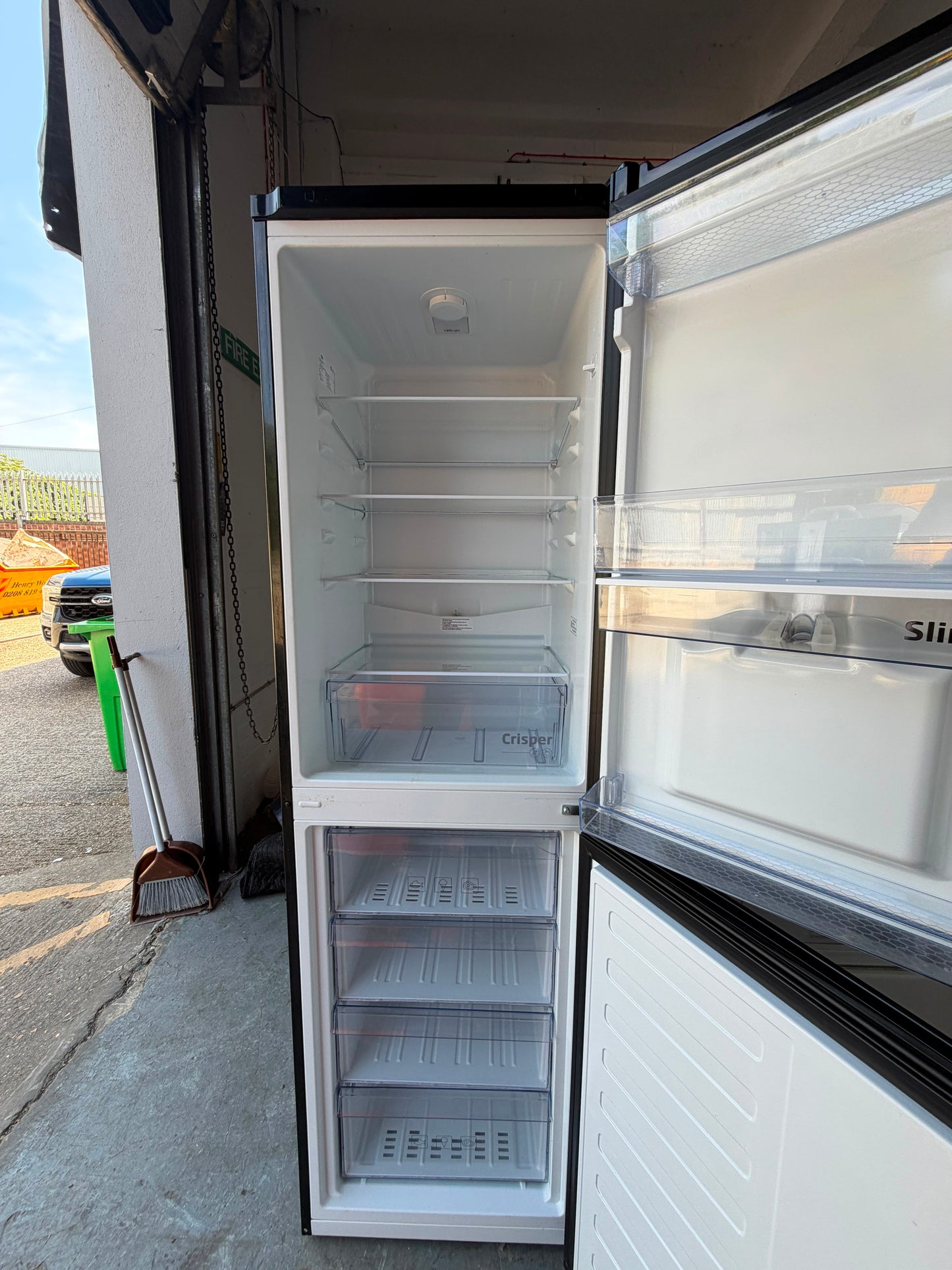 Refurbished Beko CSG3582DB 284L 50/50 Fridge Freezer – Black