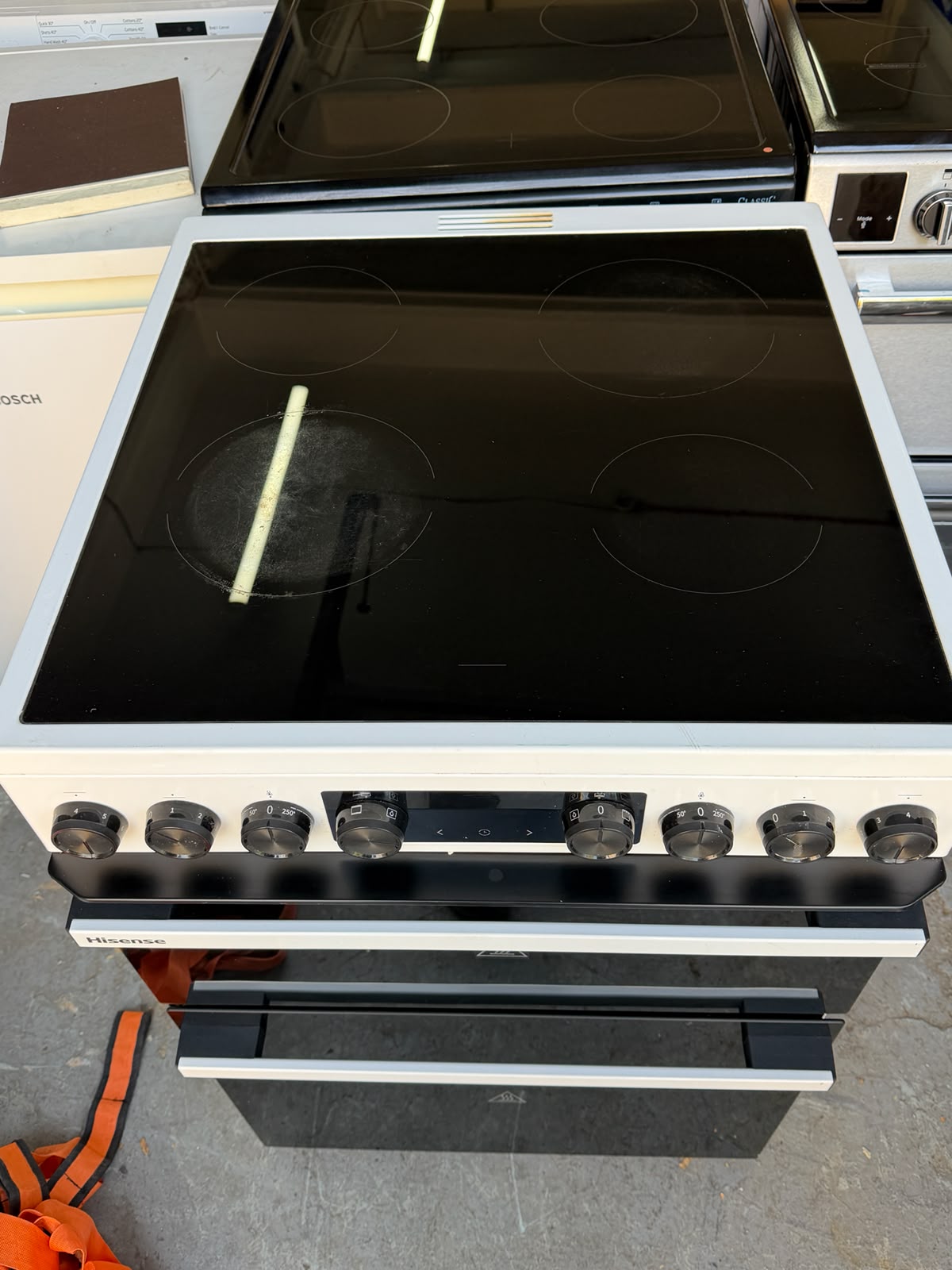 Hisense HDCEC6C20W 60cm Double Oven Electric Ceramic Cooker – White – Unused Grade A