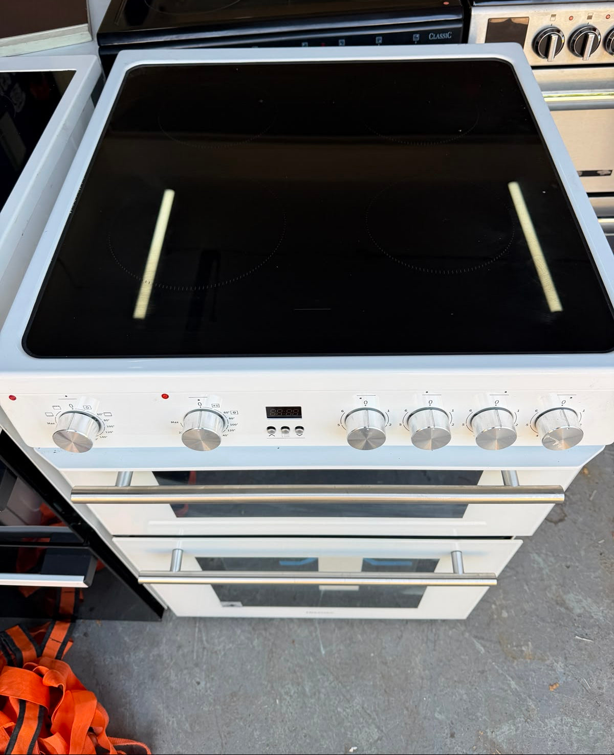 Hisense HDE3211BWUK 60cm Double Oven Electric Ceramic Cooker – White – Unused Grade A