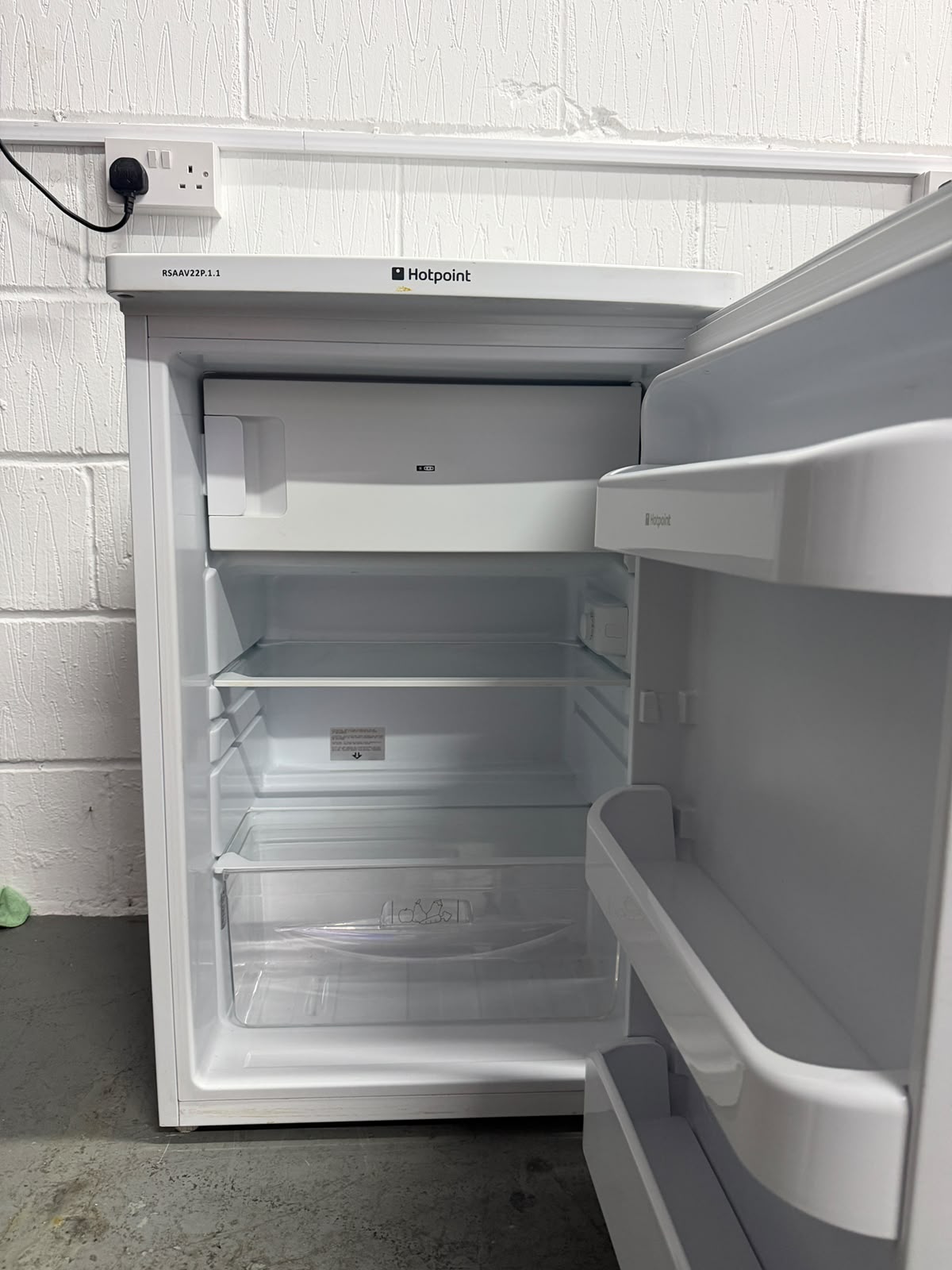 Refurbished Hotpoint RSAAV22P 110L Under Counter Fridge with Ice Box – White