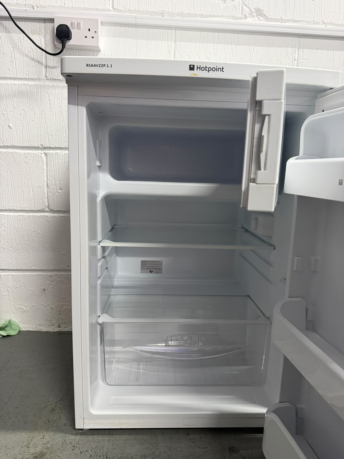 Refurbished Hotpoint RSAAV22P 110L Under Counter Fridge with Ice Box – White