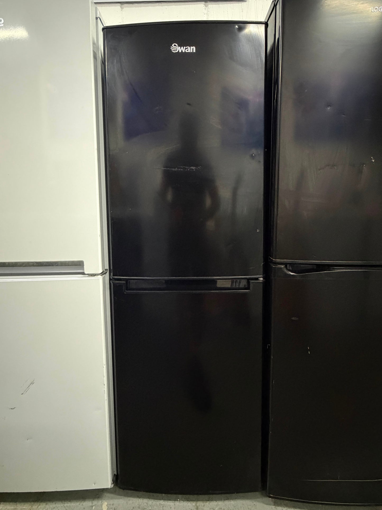 Refurbished Swan SR8180B 142L Fridge Freezer - Black