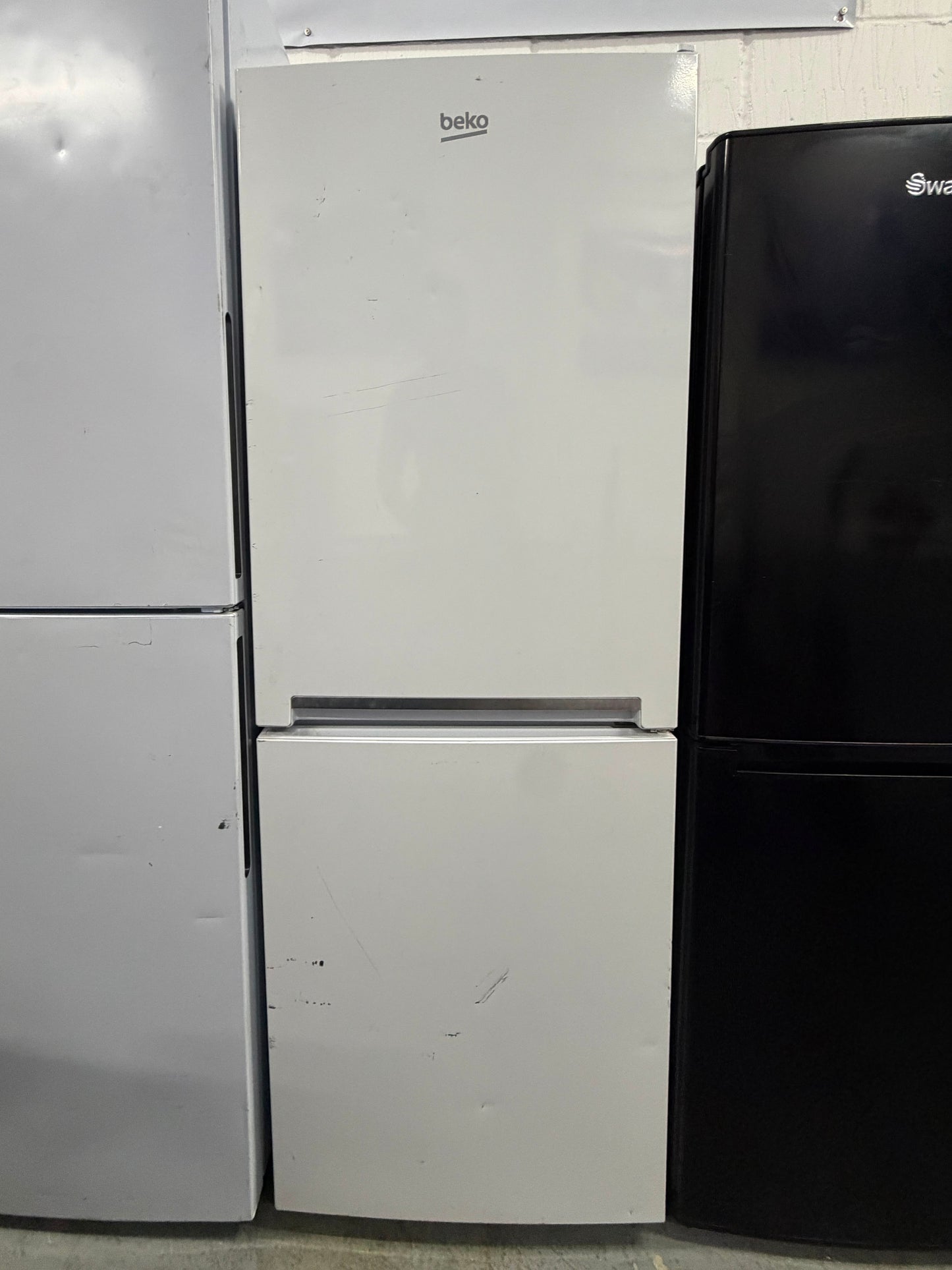 Refurbished Beko K54240H 220L Fridge Freezer - White