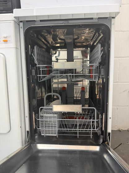 Refurbished Hotpoint HSFO3T223WUK 10 Place Settings Slimline Freestanding Dishwasher - White