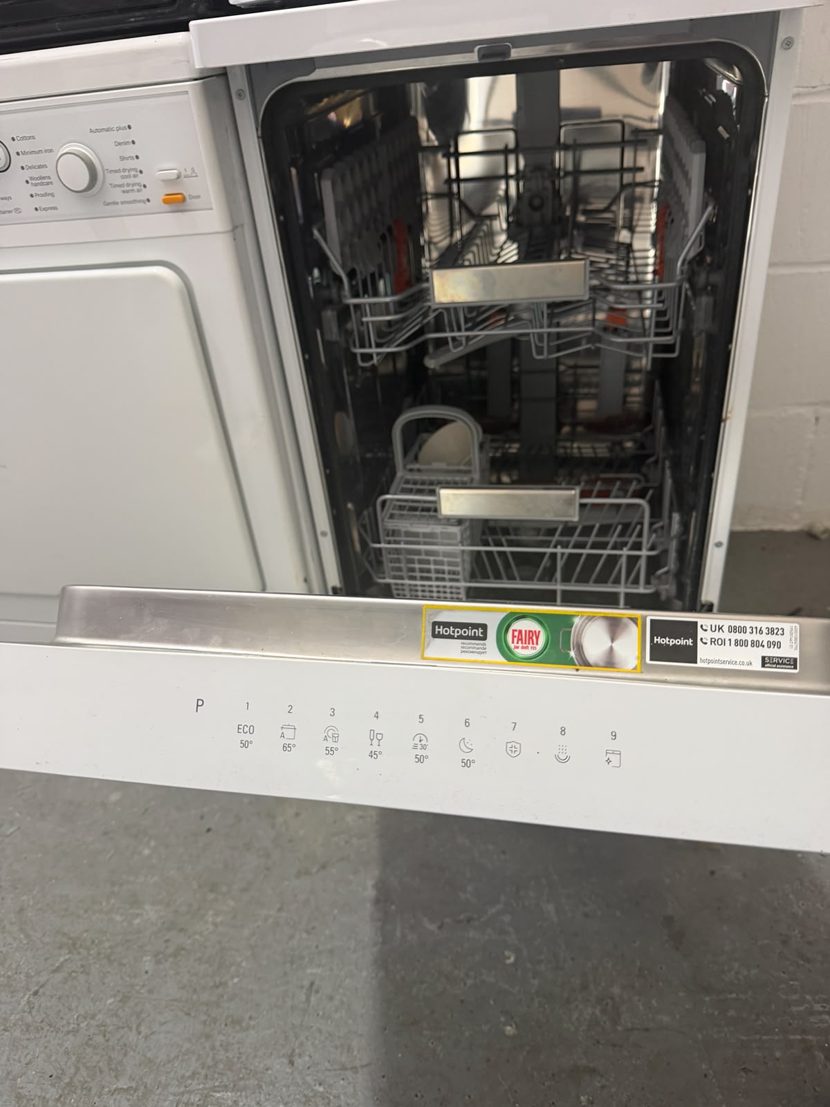 Refurbished Hotpoint HSFO3T223WUK 10 Place Settings Slimline Freestanding Dishwasher - White