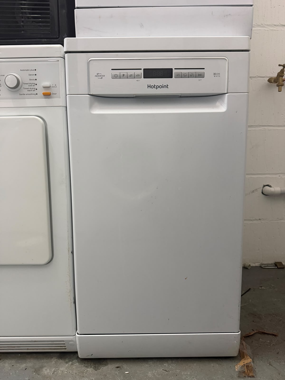 Refurbished Hotpoint HSFO3T223WUK 10 Place Settings Slimline Freestanding Dishwasher - White