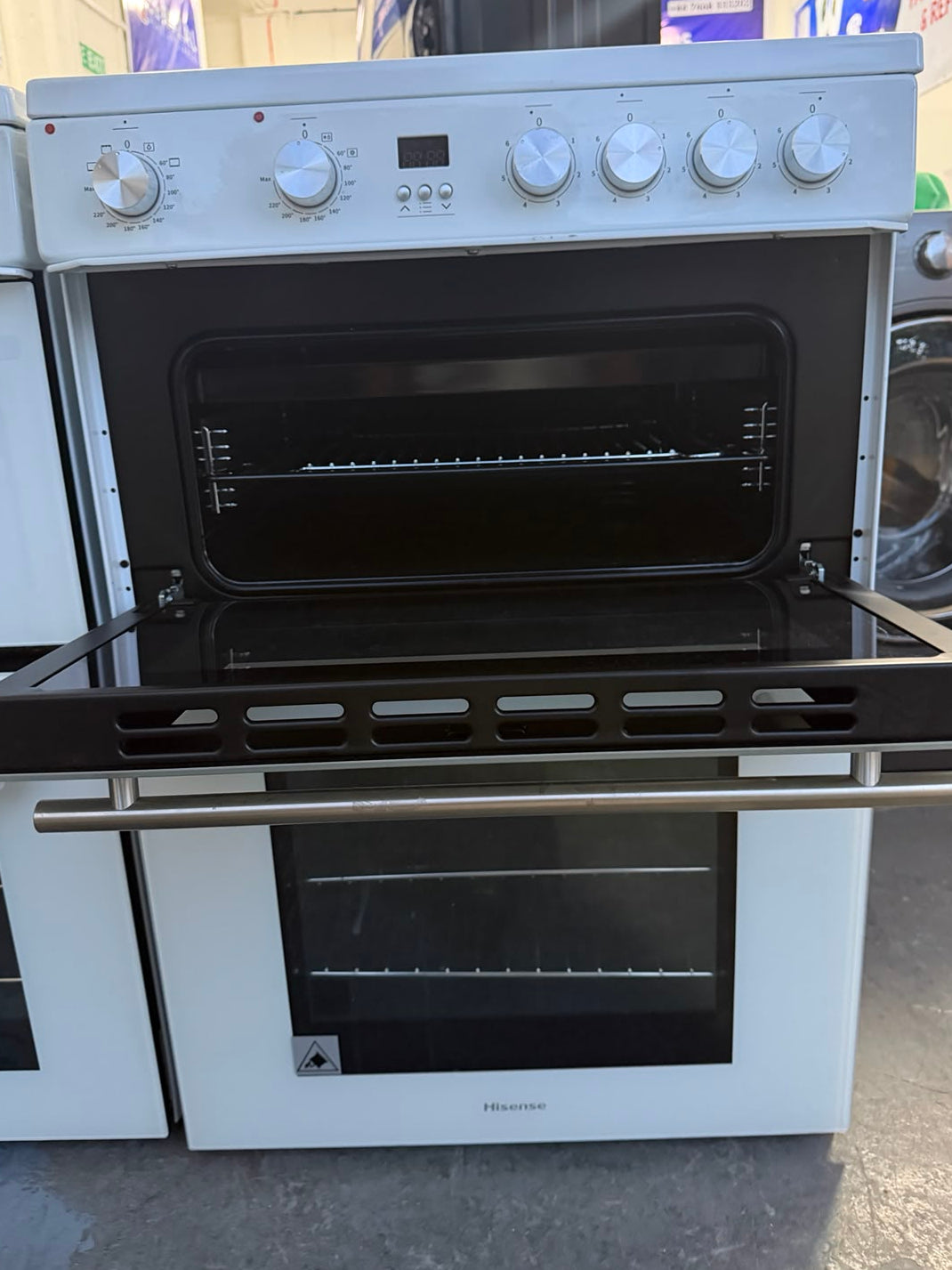 Hisense HDE3211BWUK 60cm Double Oven Electric Ceramic Cooker - New Grade B - White
