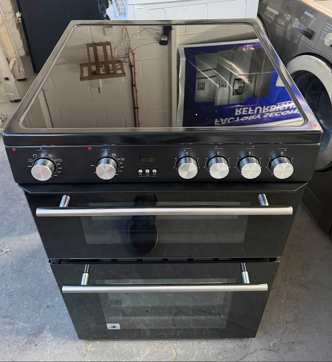 Hisense HDE3211BBUK 60cm Double Oven Electric Ceramic Cooker - New Grade A - Black