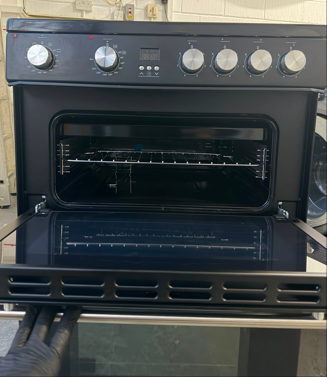 Hisense HDE3211BBUK 60cm Double Oven Electric Ceramic Cooker - New Grade A - Black