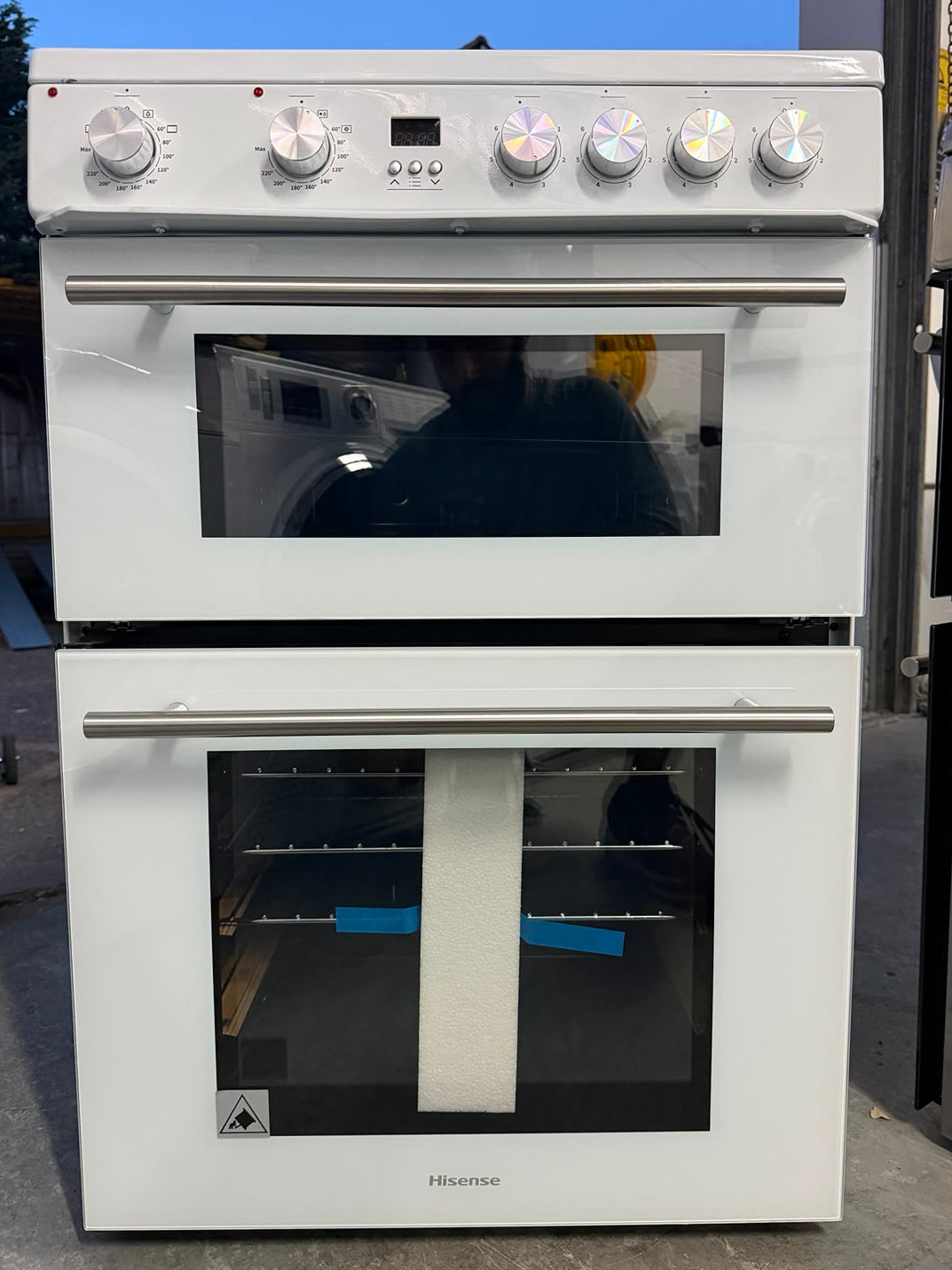 Hisense HDE3211BWUK 60cm Double Oven Electric Ceramic Cooker - New Grade B - White