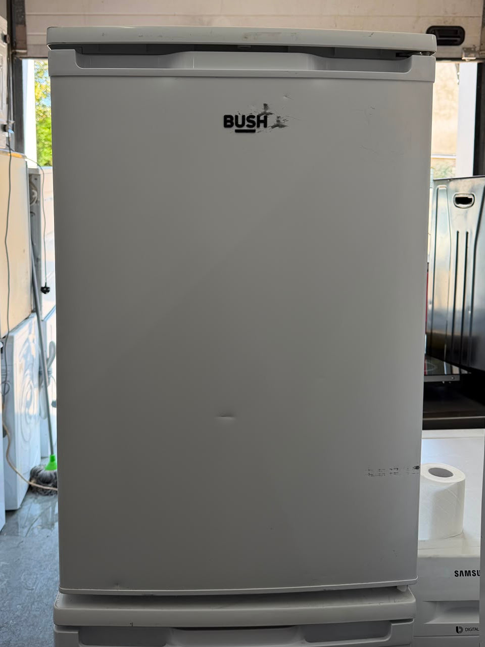 Refurbished Bush M5585UCL 131L Under Counter Larder Fridge – White
