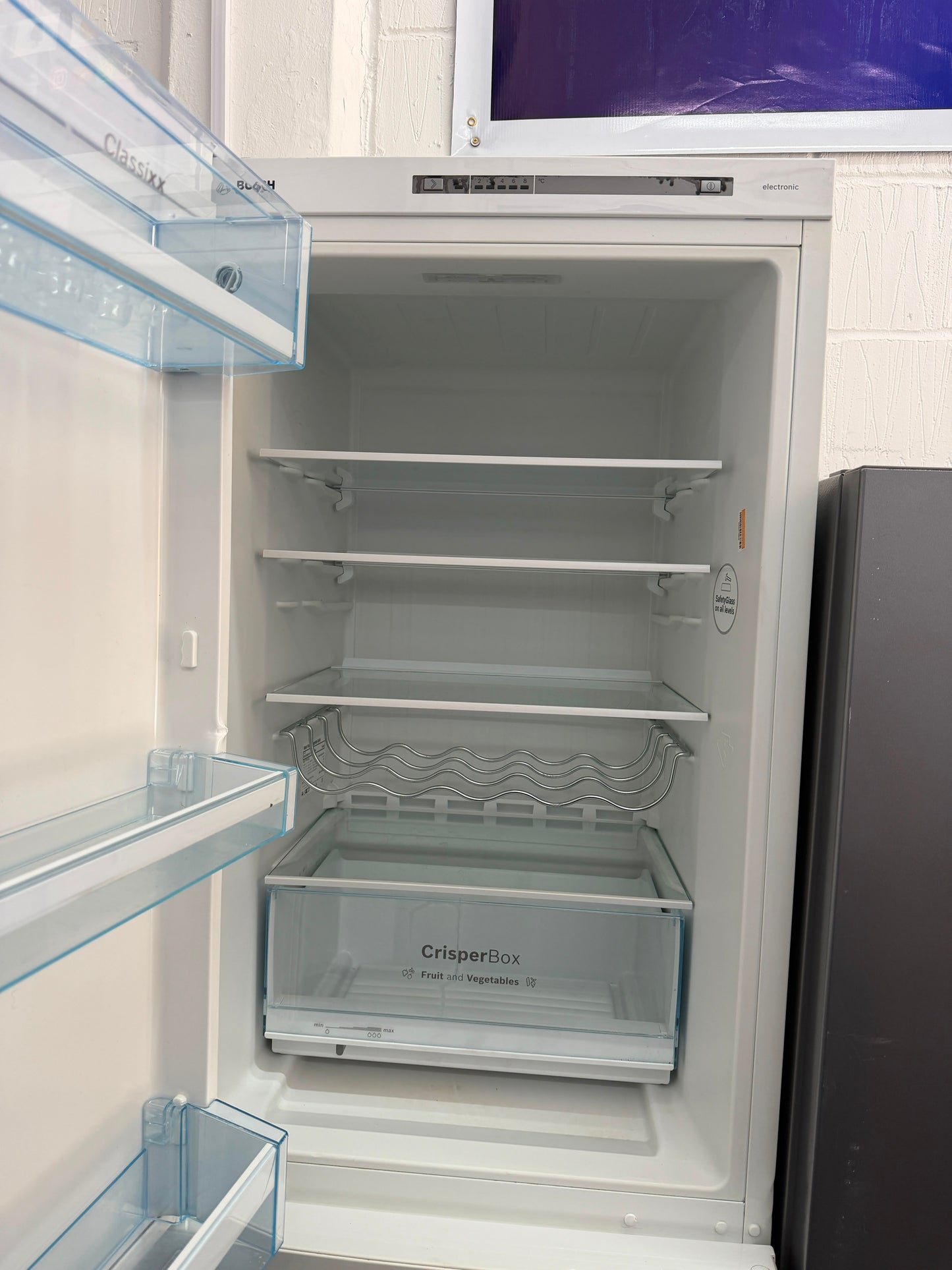 Refurbished Bosch KGV33VW31G 288L 70/30 Frost Fridge Freezer – White