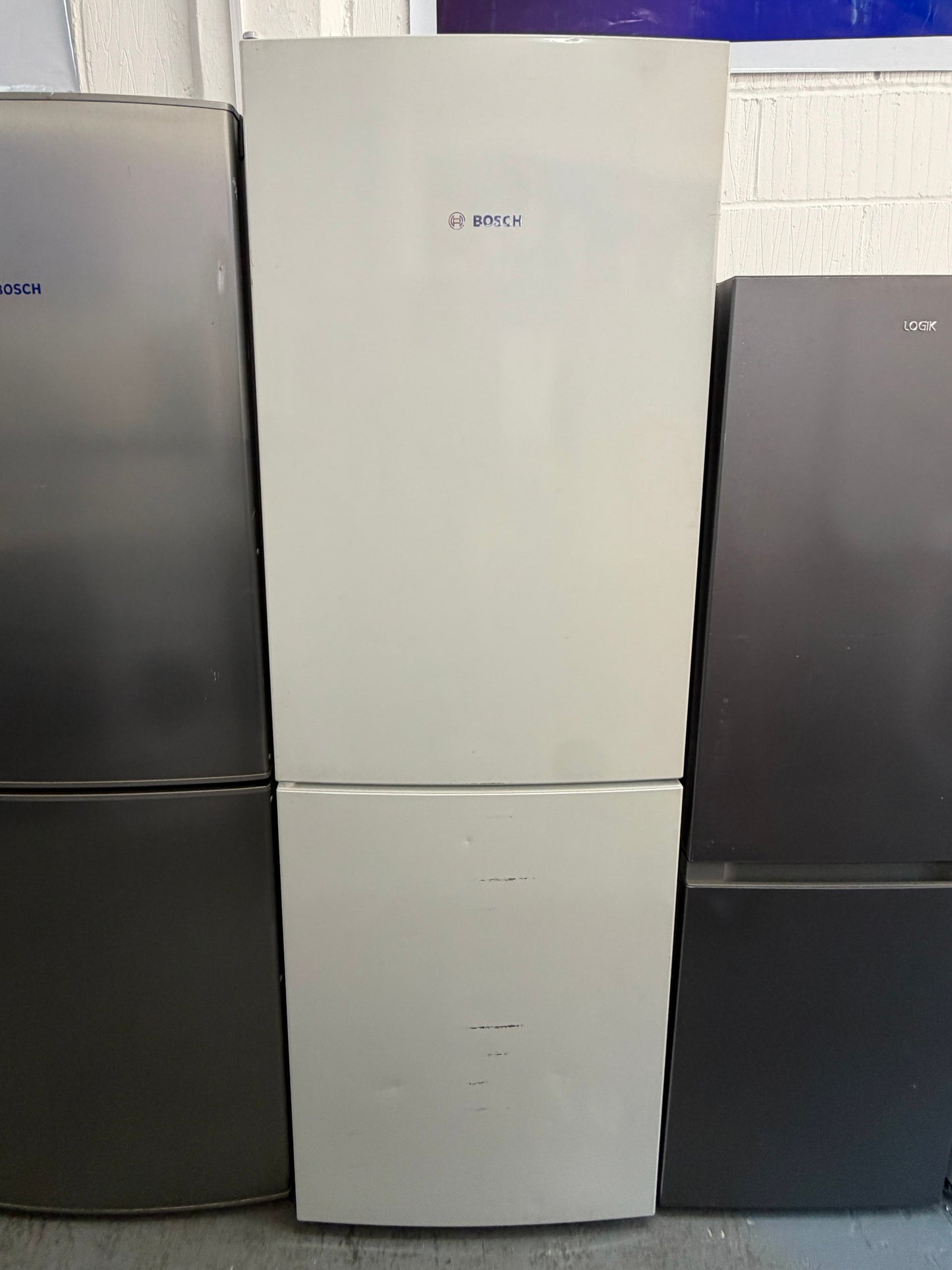 Refurbished Bosch KGV33VW31G 288L 70/30 Frost Fridge Freezer – White