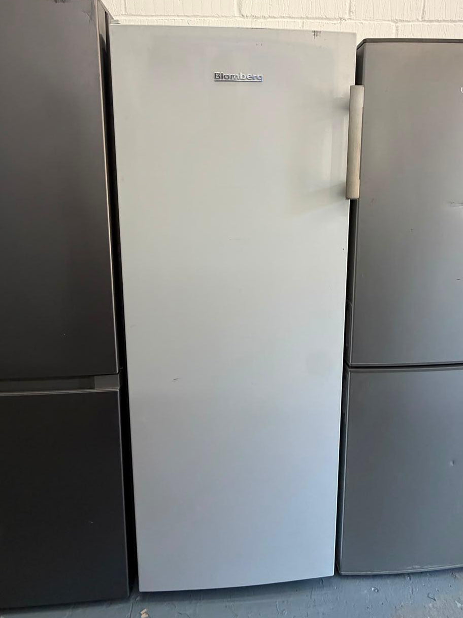 Refurbished Liebherr FNT4550 278L Frost Free Tall Freezer – White