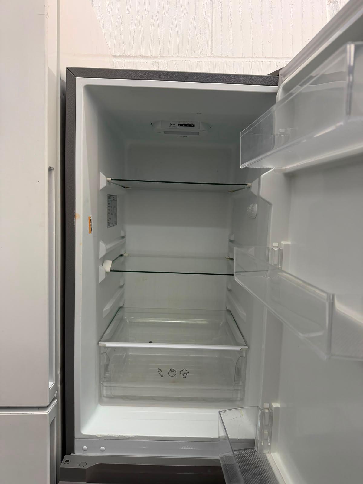 Refurbished Logik LFC50S23 173L 60/40 Frost Free Fridge Freezer – Silver