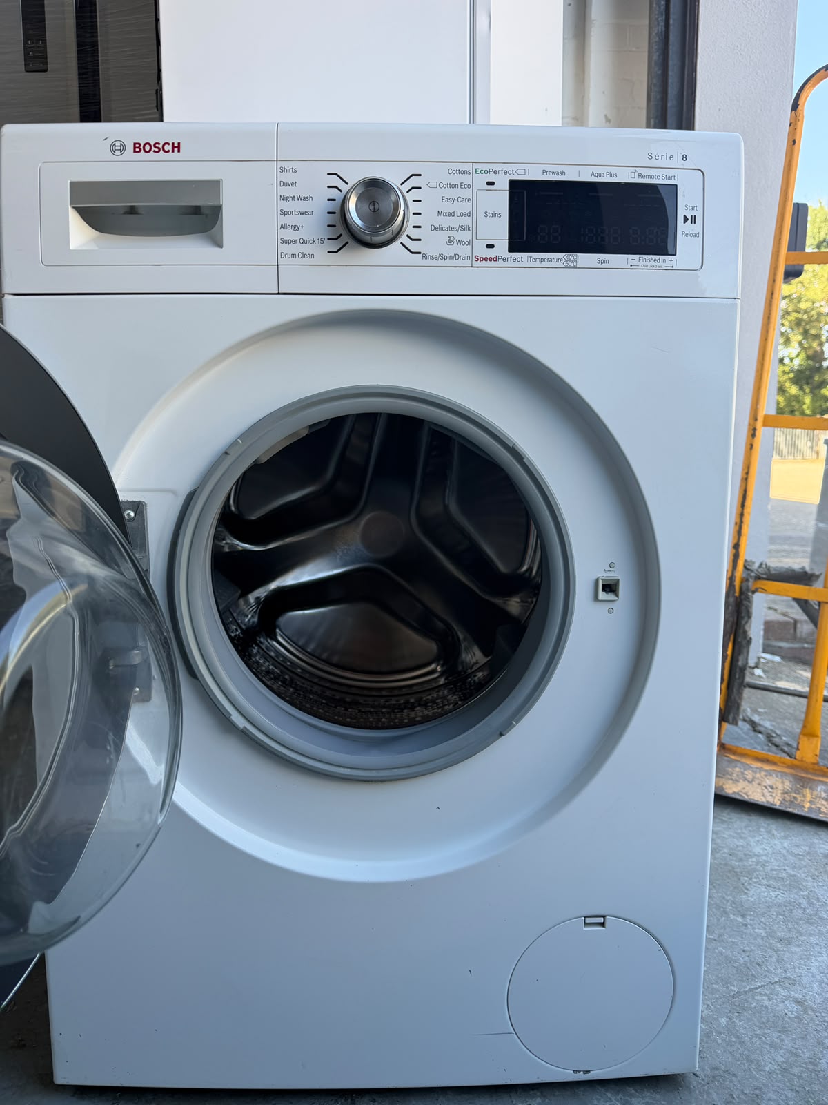 Refurbished Bosch WAW28660GB 9Kg 1400RPM Washing Machine - White