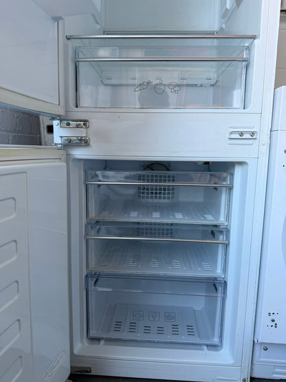 Refurbished Blomberg KNM4551I 262L 70/30 Integrated Frost Free Fridge Freezer - White