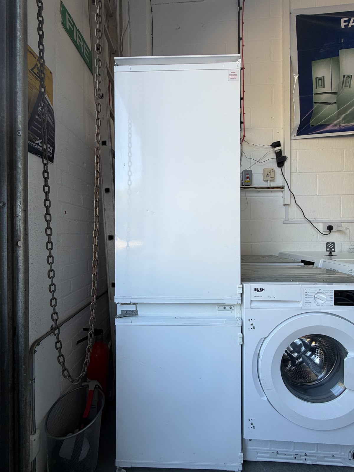 Refurbished Blomberg KNM4551I 262L 70/30 Integrated Frost Free Fridge Freezer - White