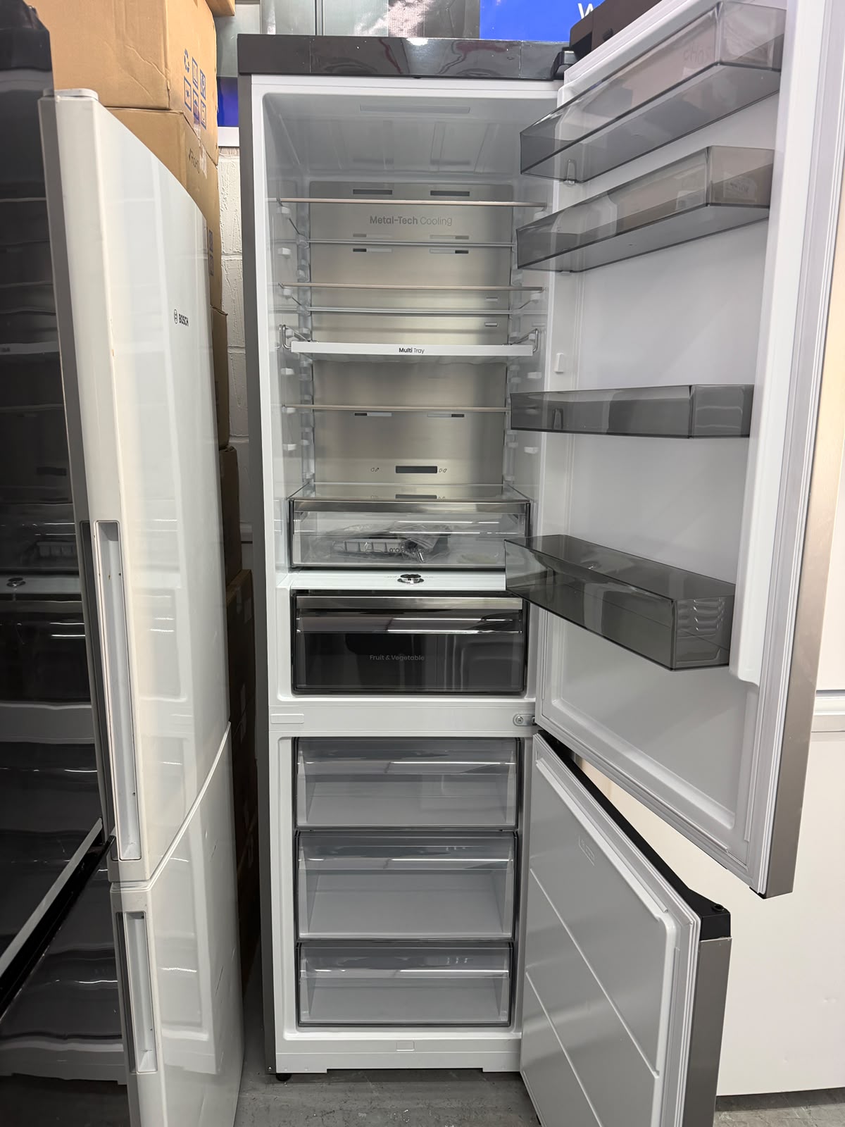 Hisense RB3K330SAIC 330L 60/40 Fridge Freezer - Silver - Unused Grade A