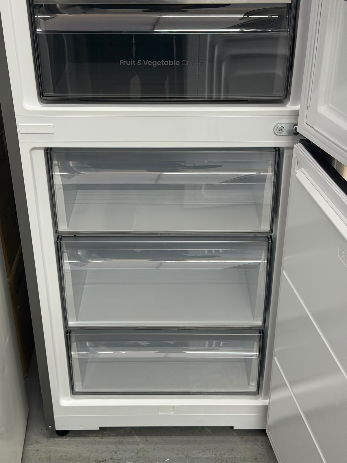 Hisense RB3K330SAIC 330L 60/40 Fridge Freezer - Silver - Unused Grade A