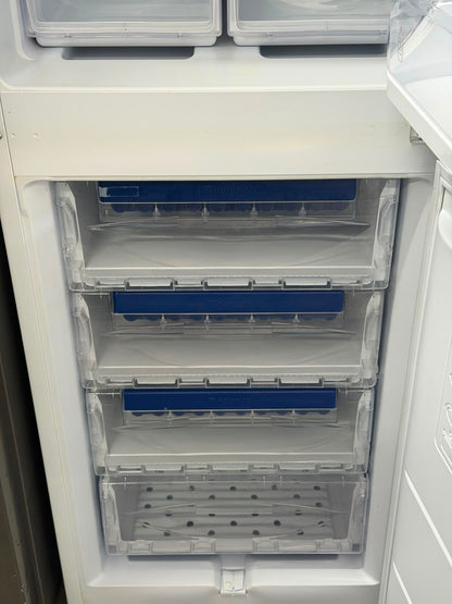 Refurbished Hotpoint RFAA52P 234L 50/50 Freestanding Fridge Freezer - White
