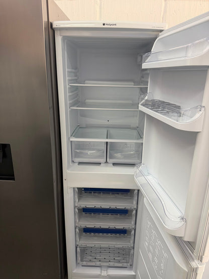 Refurbished Hotpoint RFAA52P 234L 50/50 Freestanding Fridge Freezer - White