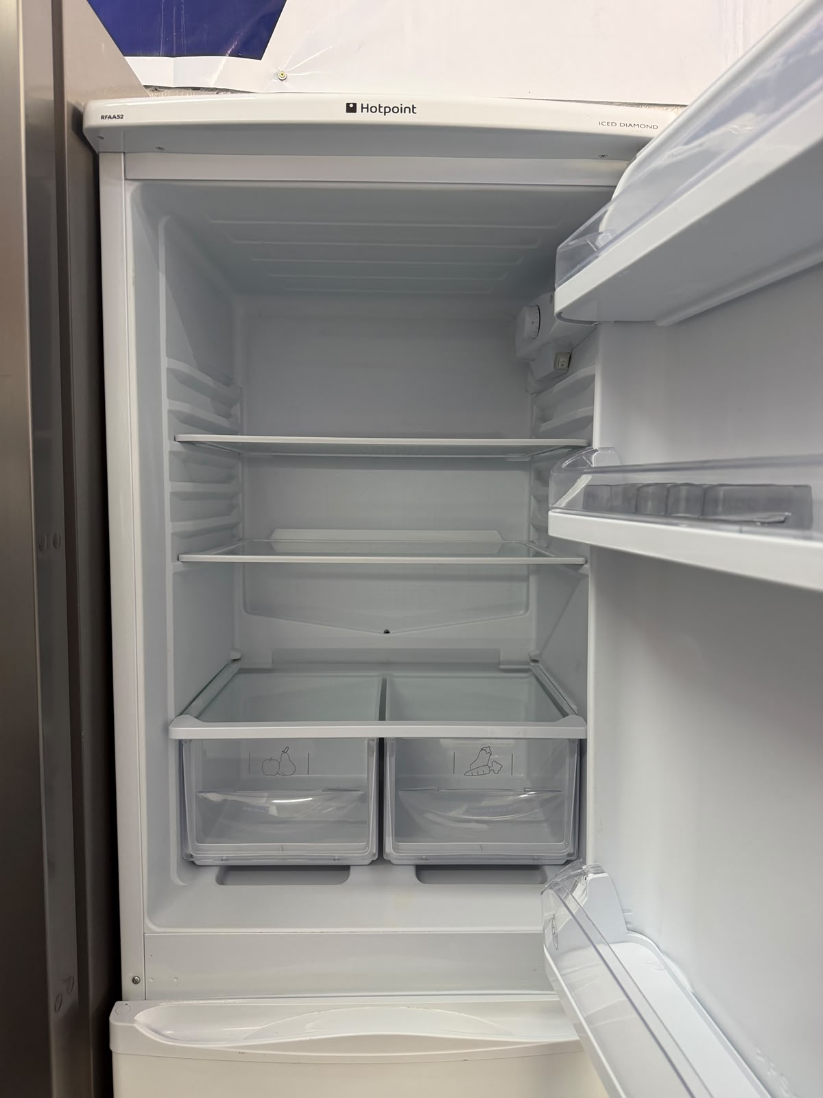 Refurbished Hotpoint RFAA52P 234L 50/50 Freestanding Fridge Freezer - White