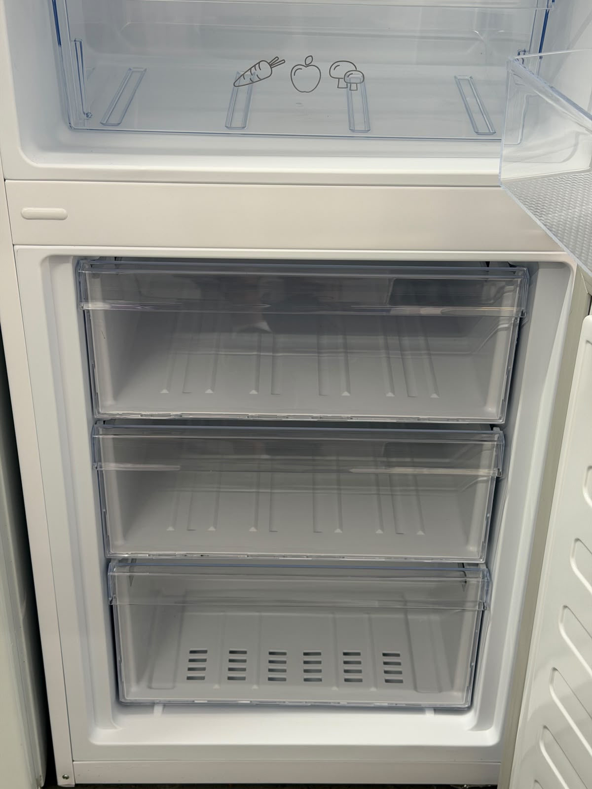 Refurbished Indesit IKNS 1261 S4 262L 70/30 Fridge Freezer - White