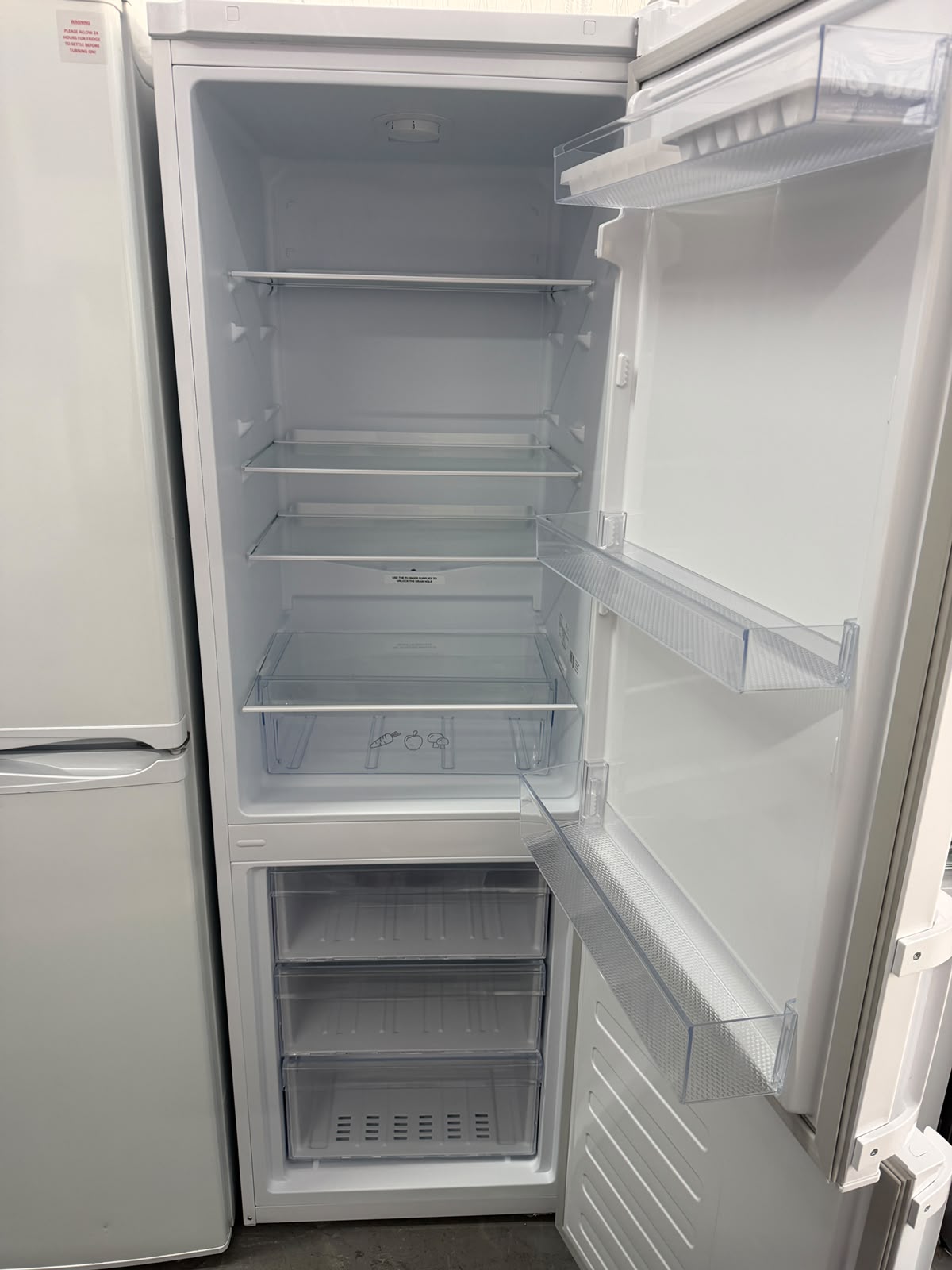 Refurbished Indesit IKNS 1261 S4 262L 70/30 Fridge Freezer - White