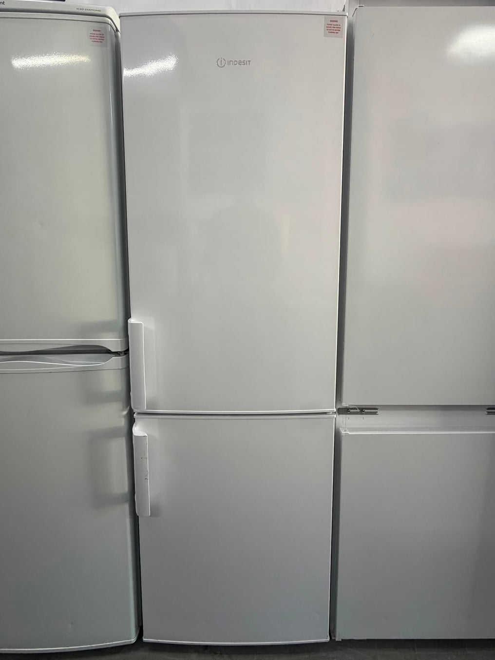 Refurbished Indesit IKNS 1261 S4 262L 70/30 Fridge Freezer - White