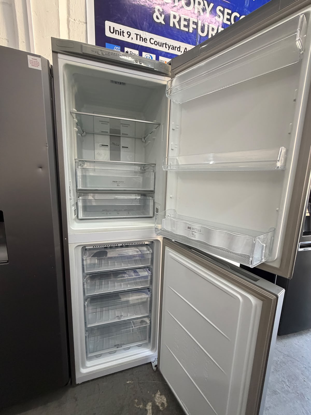 Refurbished Hotpoint SMX85T1UG 328L 50/50 Frost Free Fridge Freezer - Graphite