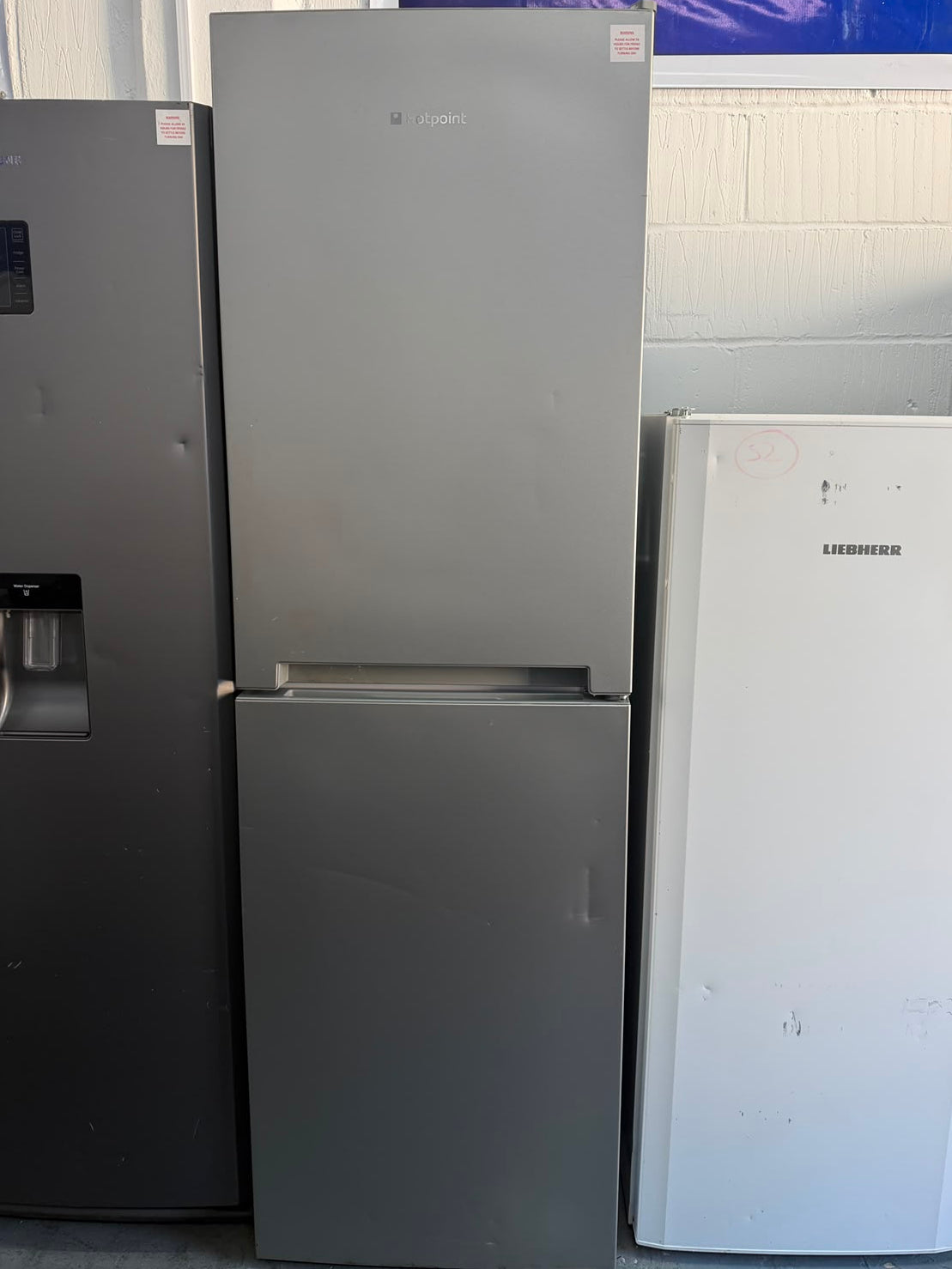 Refurbished Hotpoint SMX85T1UG 328L 50/50 Frost Free Fridge Freezer - Graphite