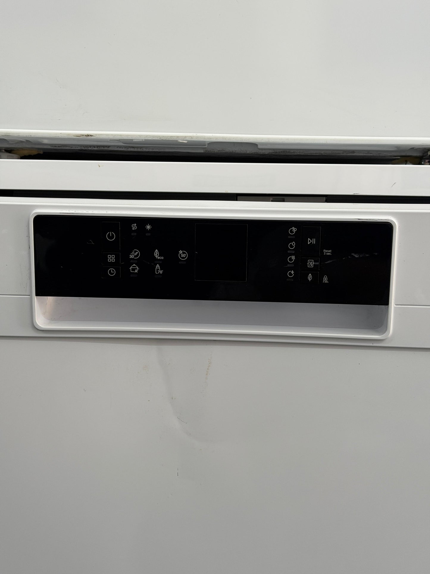 Sensis DWF0114FSDW 14 Place Settings Freestanding Dishwasher - White - Unused Grade A