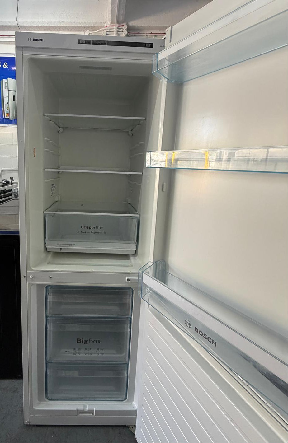 Refurbished Bosch KGV33NW20G 288L Fridge Freezer - White