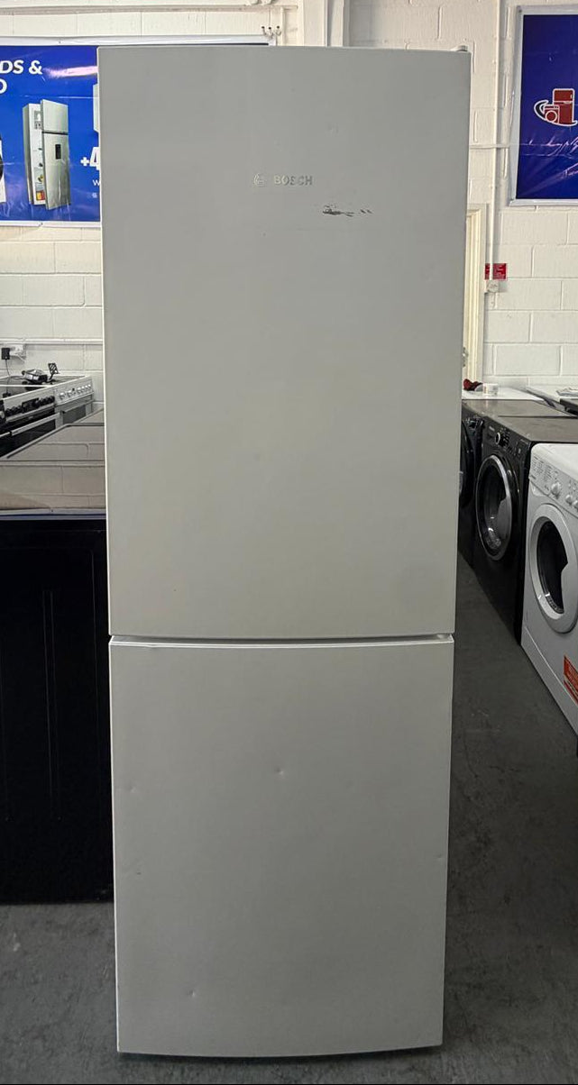 Refurbished Bosch KGV33NW20G 288L Fridge Freezer - White