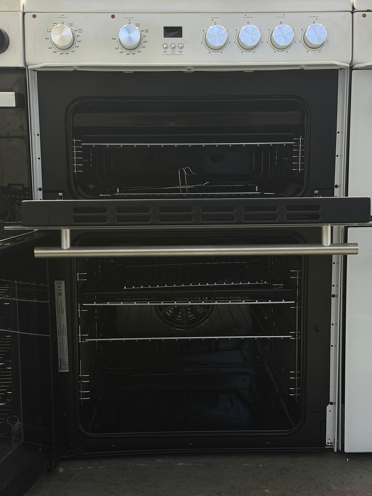 Hisense HDE3211BWUK 60cm Double Oven Electric Ceramic Cooker - Unused Grade B - White