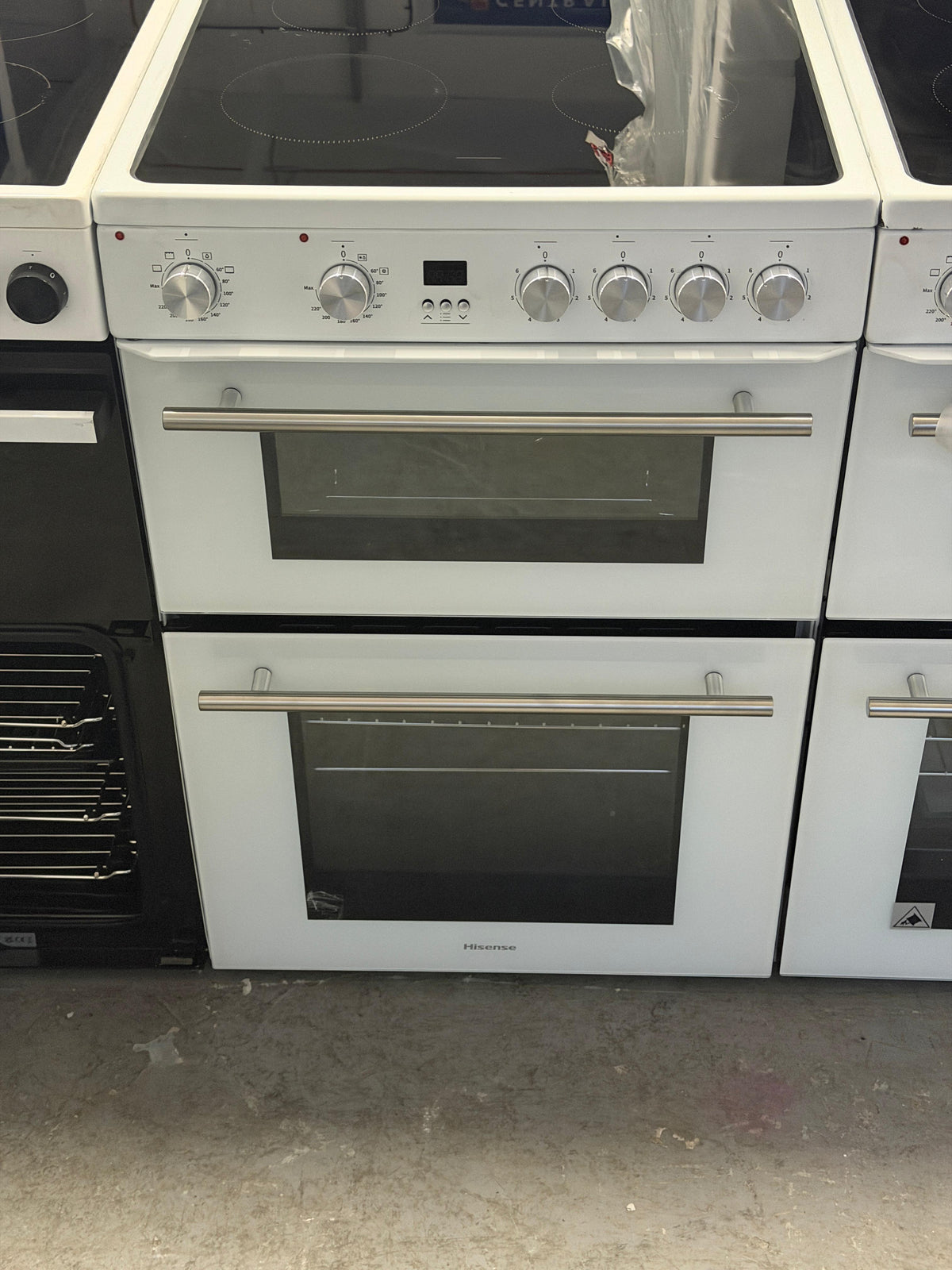 Hisense HDE3211BWUK 60cm Double Oven Electric Ceramic Cooker - Unused Grade B - White