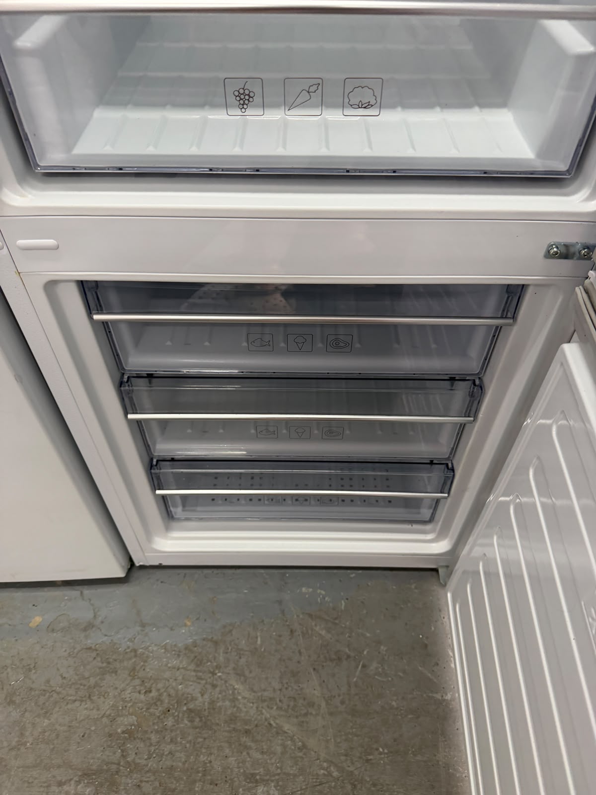 Refurbished Beko CXFG1685TW 60/40 Frost Free Fridge Freezer – White